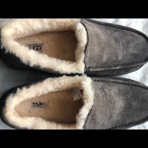 UGG men's ascot suede sheepskin slipper size 11